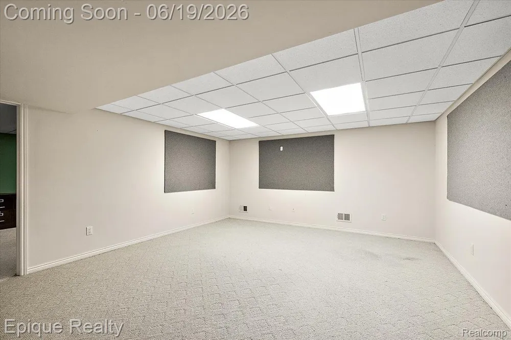 5675 Golf Pointe Drive Clarkston City, MI 48348