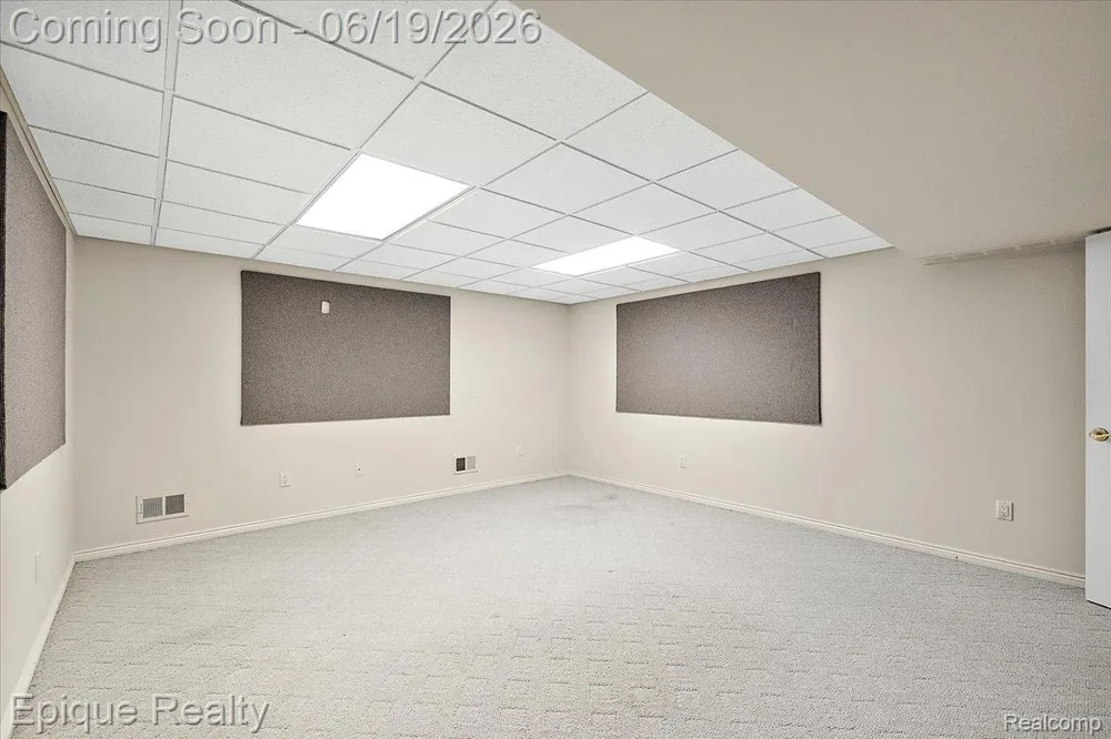 5675 Golf Pointe Drive Clarkston City, MI 48348