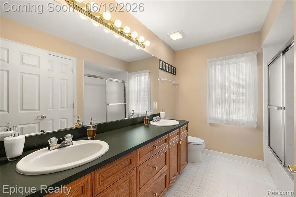 5675 Golf Pointe Drive Clarkston City, MI 48348
