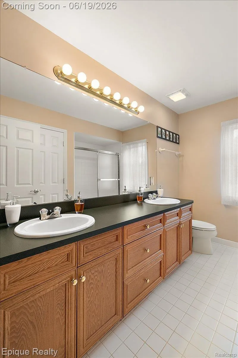 5675 Golf Pointe Drive Clarkston City, MI 48348