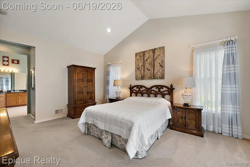5675 Golf Pointe Drive Clarkston City, MI 48348
