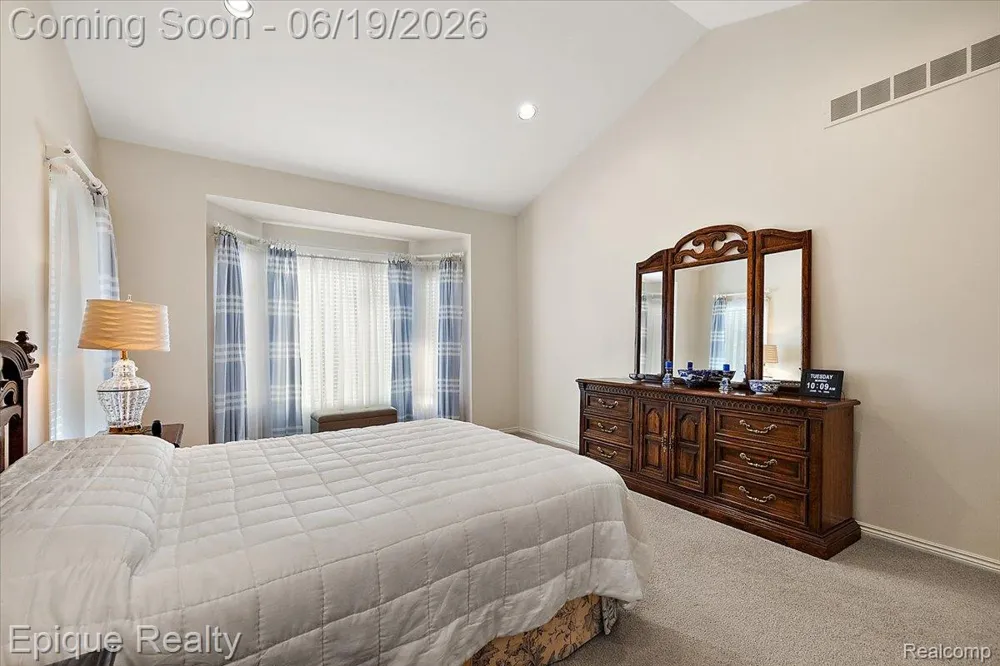 5675 Golf Pointe Drive Clarkston City, MI 48348