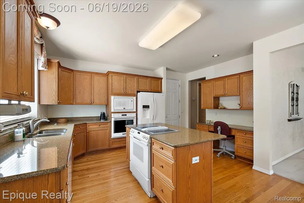 5675 Golf Pointe Drive Clarkston City, MI 48348