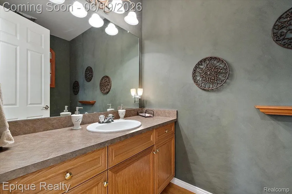 5675 Golf Pointe Drive Clarkston City, MI 48348
