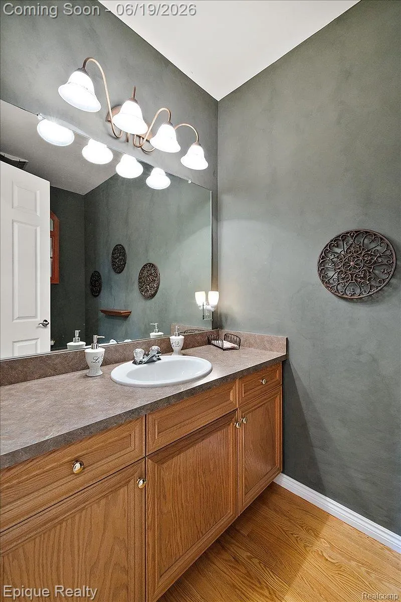 5675 Golf Pointe Drive Clarkston City, MI 48348