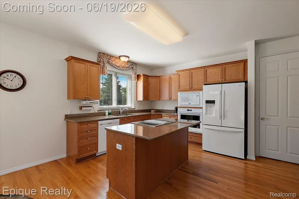 5675 Golf Pointe Drive Clarkston City, MI 48348