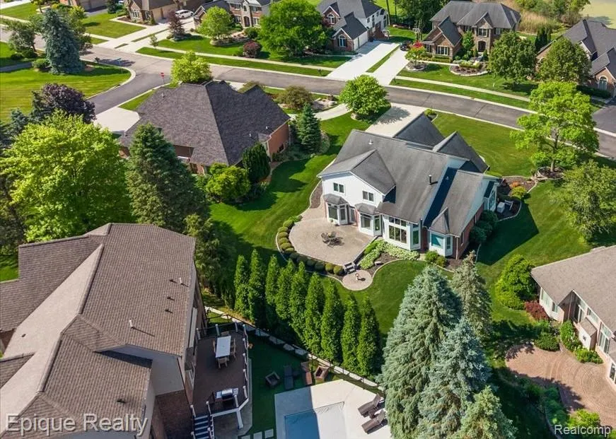 5675 Golf Pointe Drive Clarkston City, MI 48348