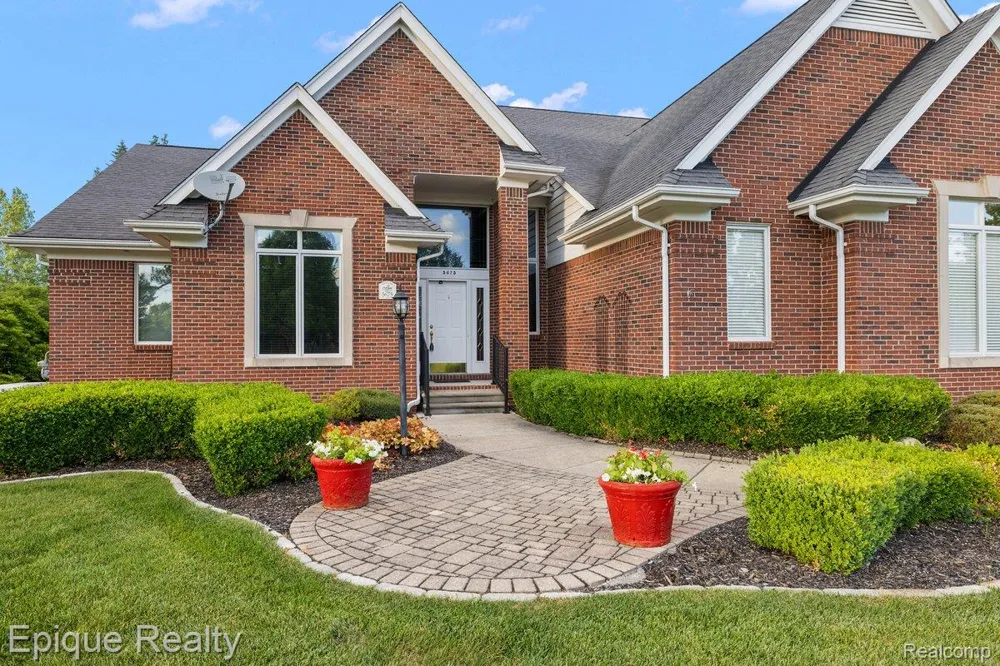 5675 Golf Pointe Drive Clarkston City, MI 48348