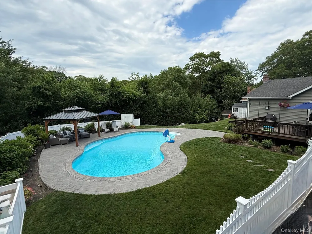 15 Crane Neck Drive Sound Beach, NY 11789