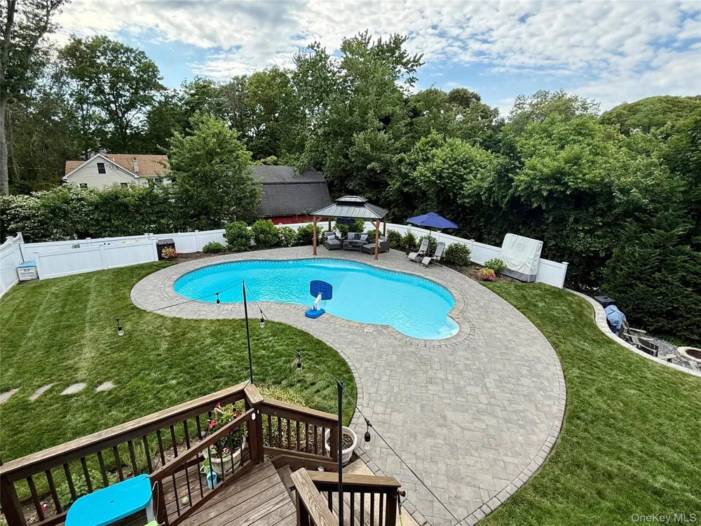15 Crane Neck Drive Sound Beach, NY 11789