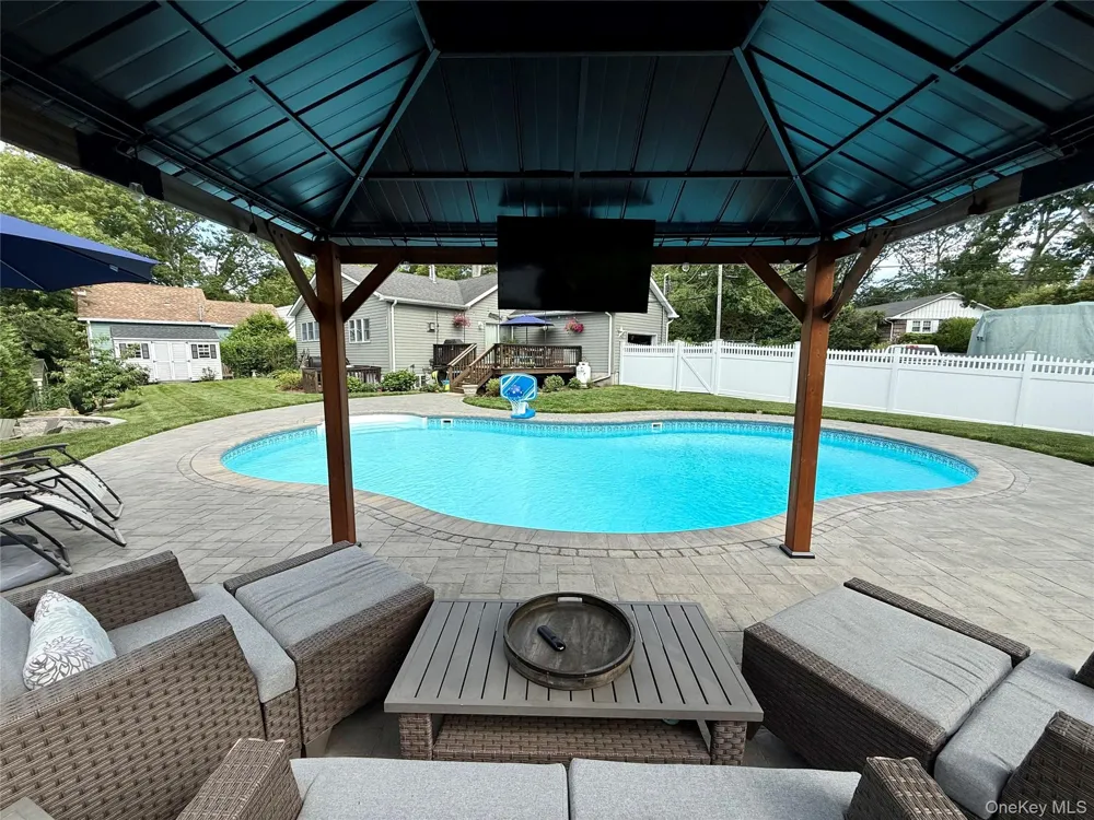 15 Crane Neck Drive Sound Beach, NY 11789