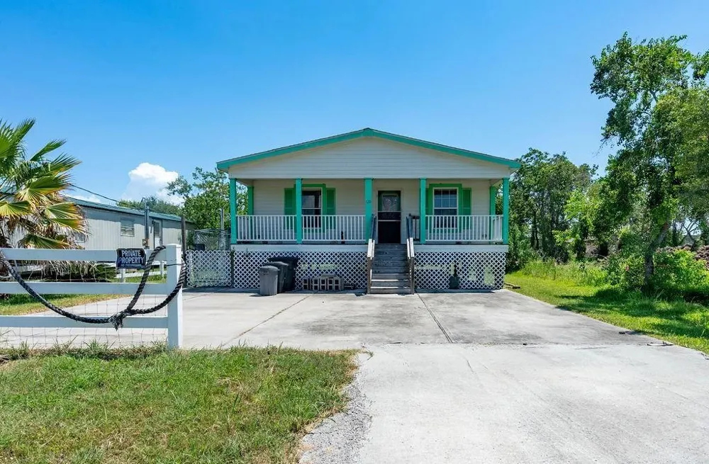635 8th Street San Leon, TX 77539