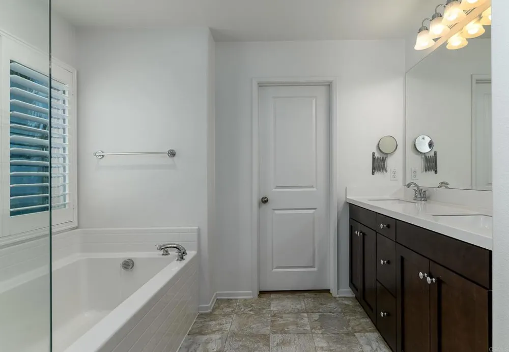 24248 Lilac Lane Lake Elsinore, CA 92532