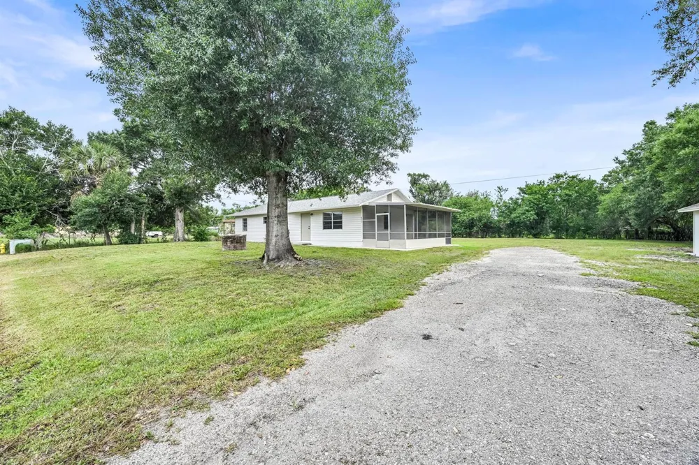 833 NW 34th Street Okeechobee, FL 34972