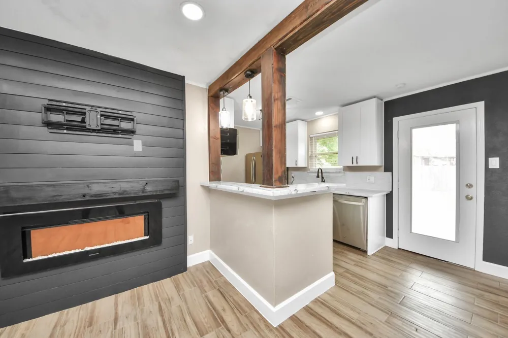 12733 7th Street Santa Fe, TX 77510