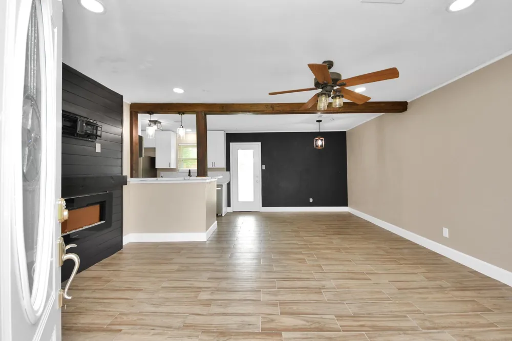 12733 7th Street Santa Fe, TX 77510