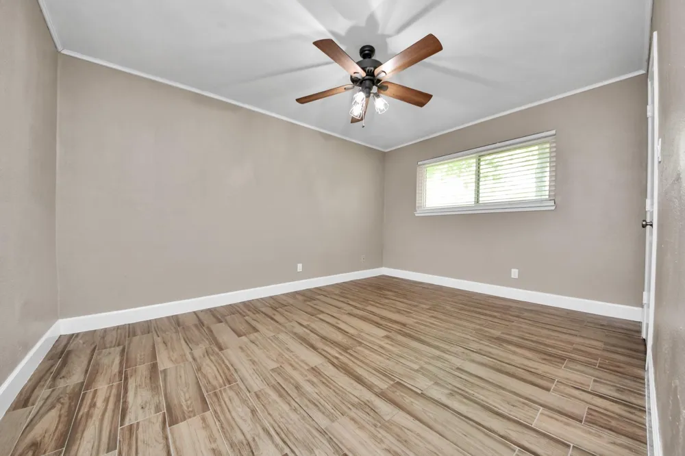 12733 7th Street Santa Fe, TX 77510