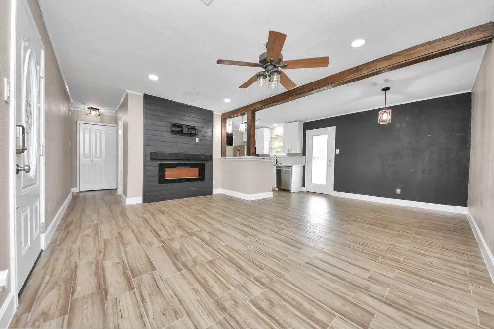 12733 7th Street Santa Fe, TX 77510