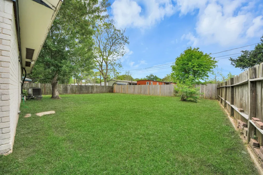 12733 7th Street Santa Fe, TX 77510