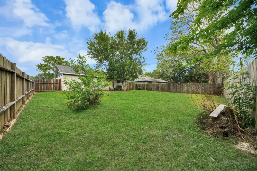 12733 7th Street Santa Fe, TX 77510