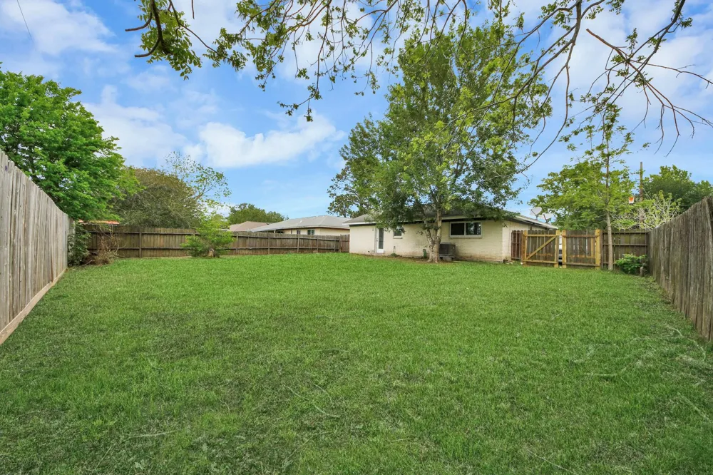 12733 7th Street Santa Fe, TX 77510