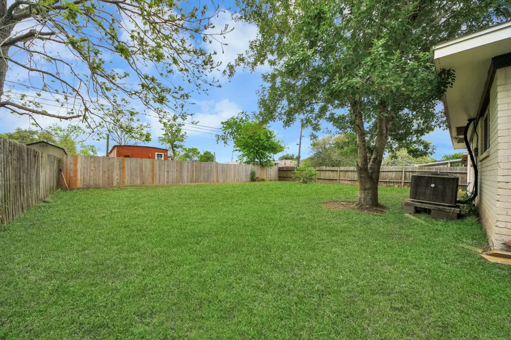 12733 7th Street Santa Fe, TX 77510