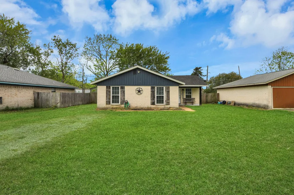 12733 7th Street Santa Fe, TX 77510