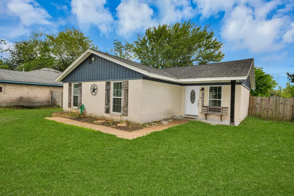 12733 7th Street Santa Fe, TX 77510