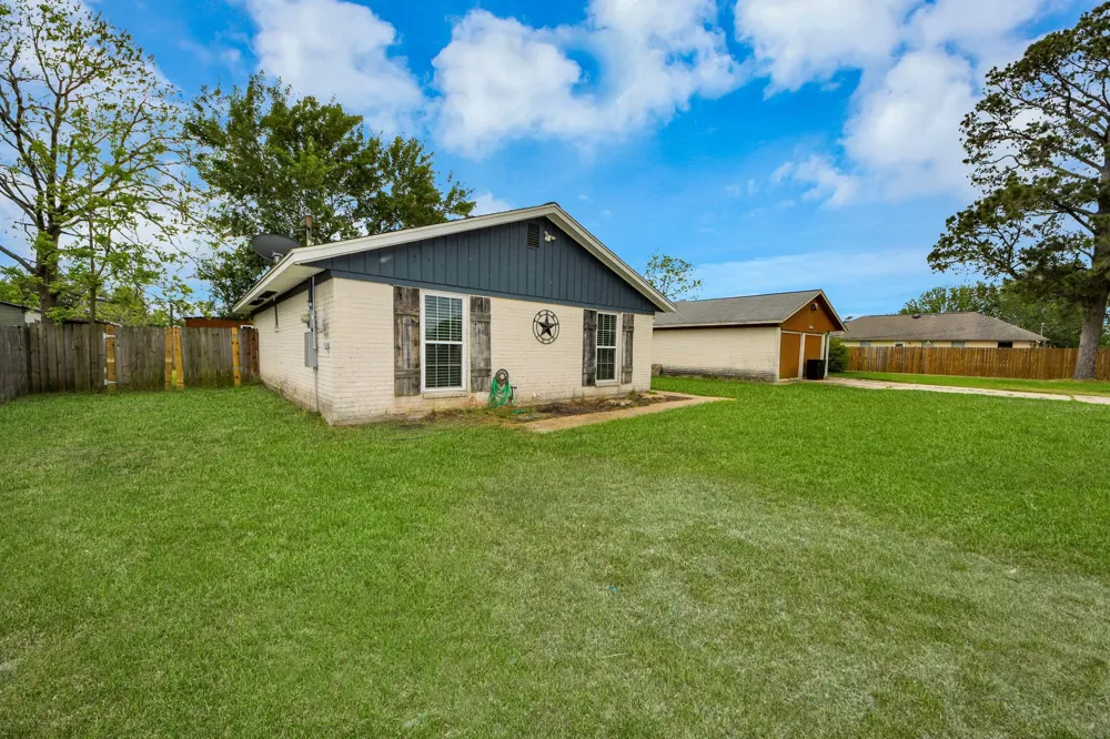 12733 7th Street Santa Fe, TX 77510