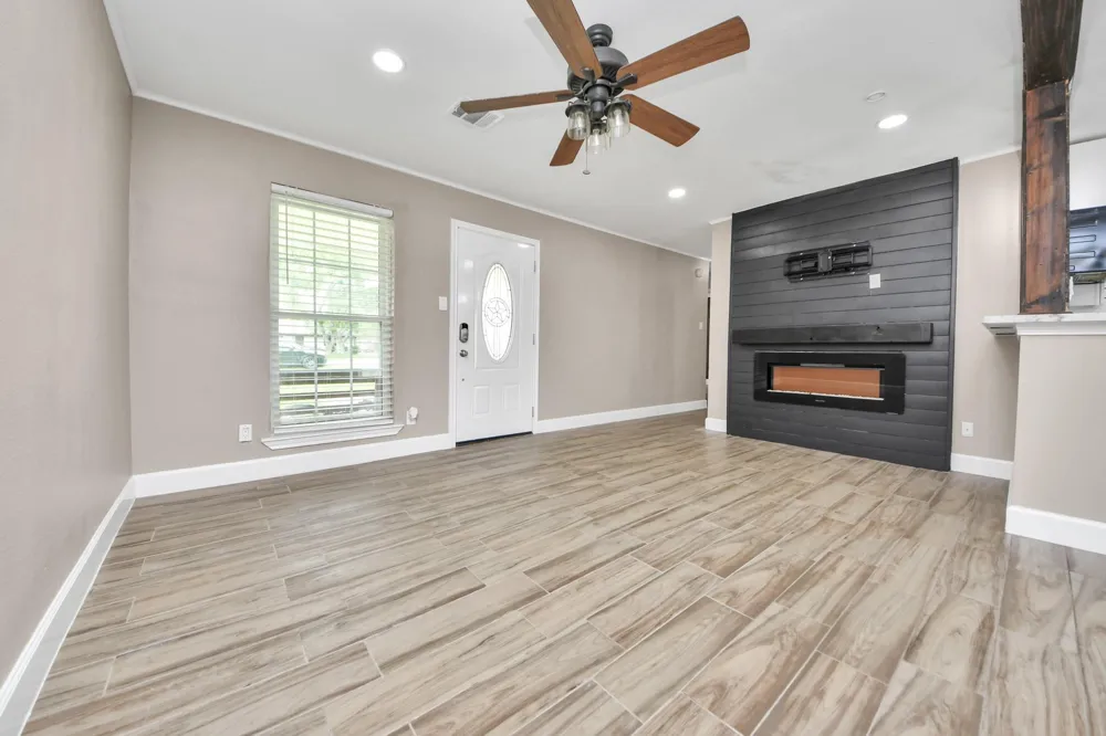 12733 7th Street Santa Fe, TX 77510