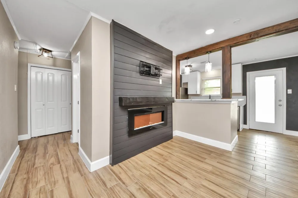 12733 7th Street Santa Fe, TX 77510