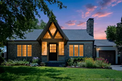 2612 E 17th Place