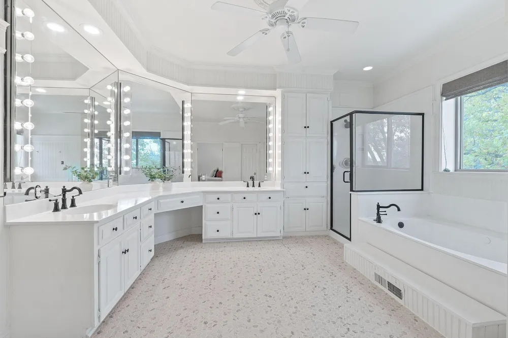 27030 Masters Pkwy Spicewood, TX 78669