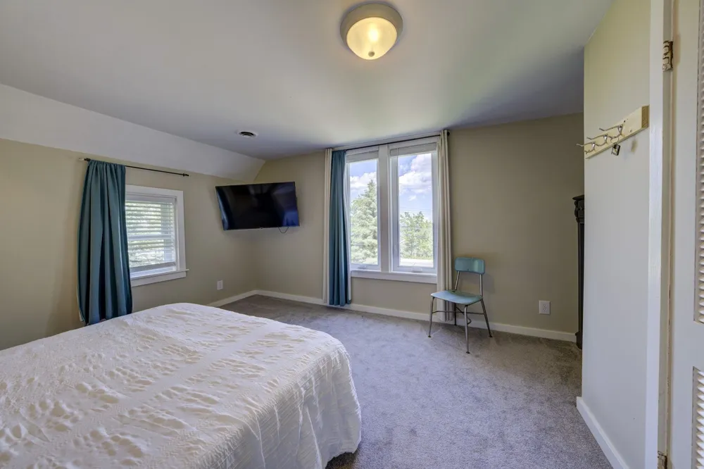 10860 S West Bayshore Drive Elmwood Charter Township, MI 49684
