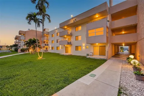 10300 Coral Way #C25