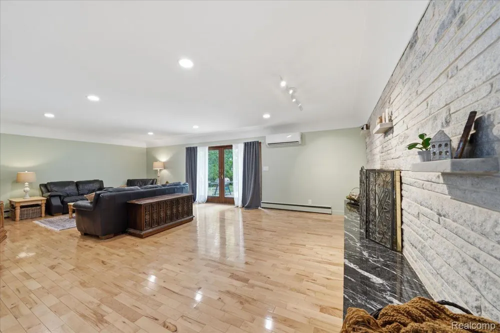 10210 Lavern Court Vienna Charter Township, MI 48420