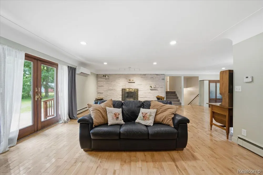 10210 Lavern Court Vienna Charter Township, MI 48420