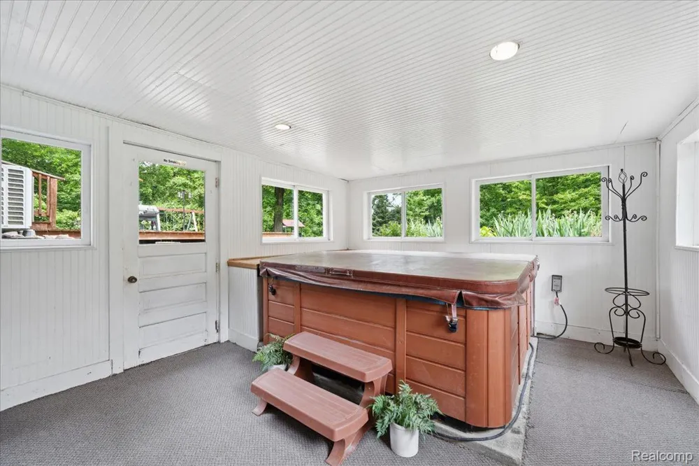 10210 Lavern Court Vienna Charter Township, MI 48420