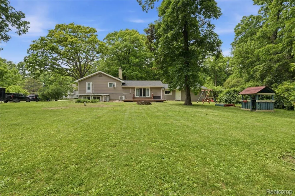 10210 Lavern Court Vienna Charter Township, MI 48420
