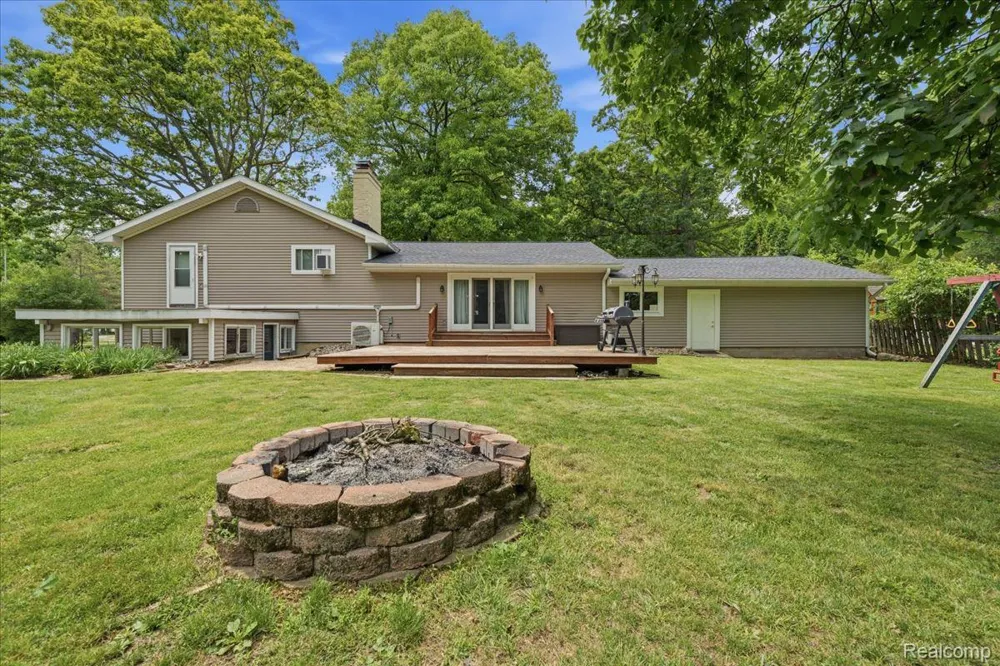 10210 Lavern Court Vienna Charter Township, MI 48420