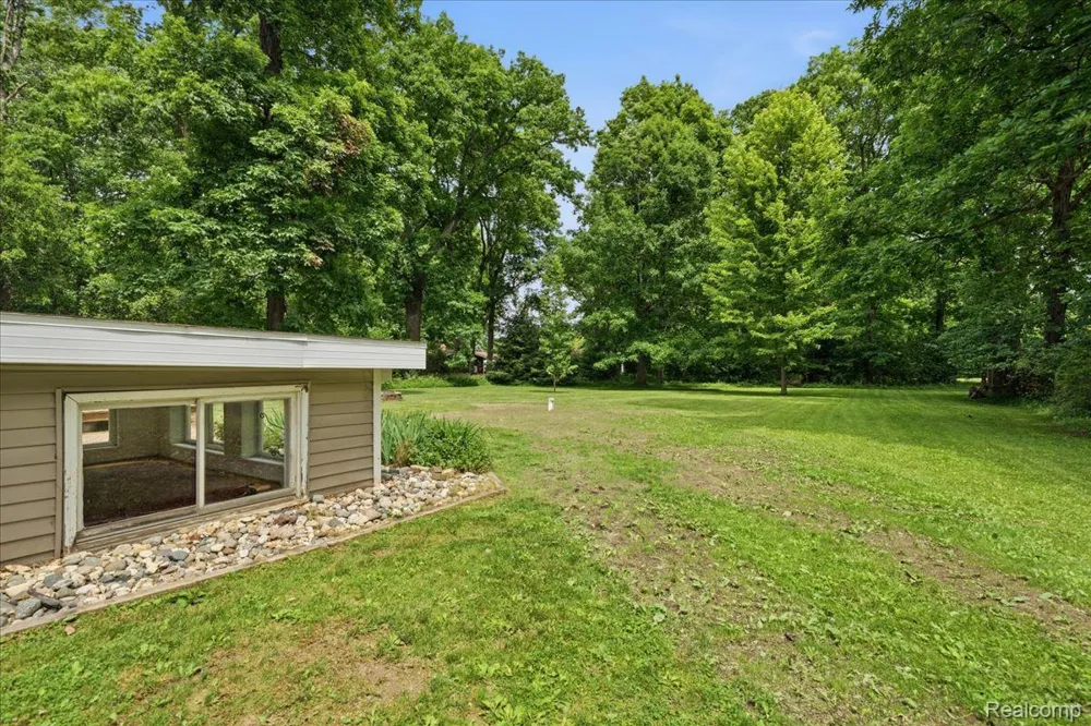 10210 Lavern Court Vienna Charter Township, MI 48420