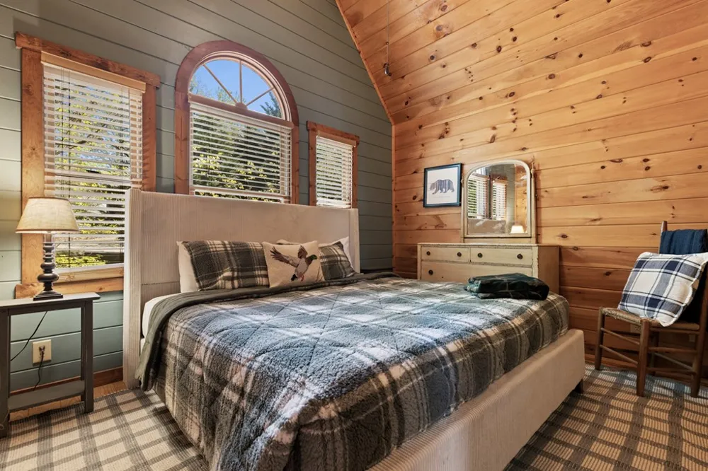 236 Logan Drive Mineral Bluff, GA 30559