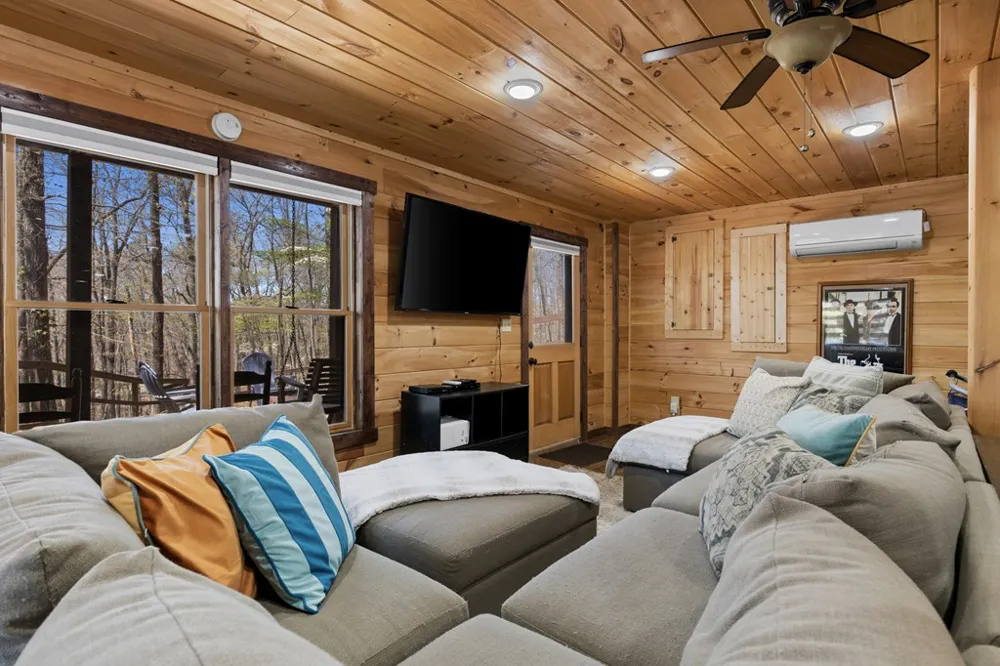 236 Logan Drive Mineral Bluff, GA 30559