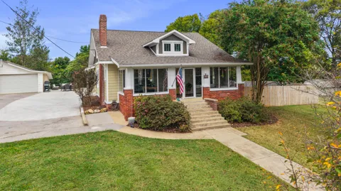 621 Highland Avenue NW