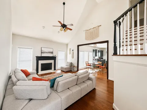 631 Lakeshore Cove