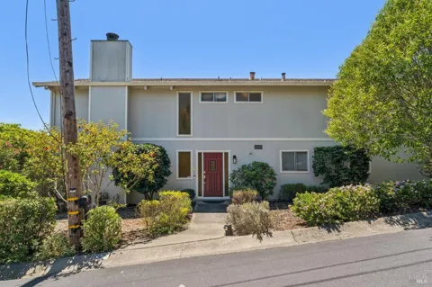 1 Bay Vista Court