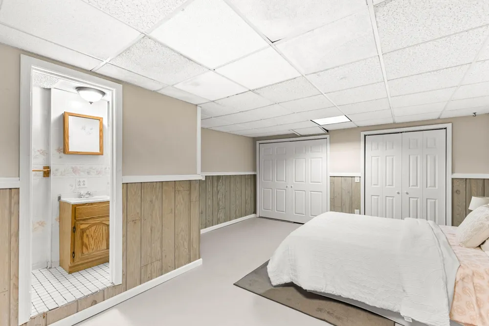 17097 Roosevelt Road Ferrysburg City, MI 49456