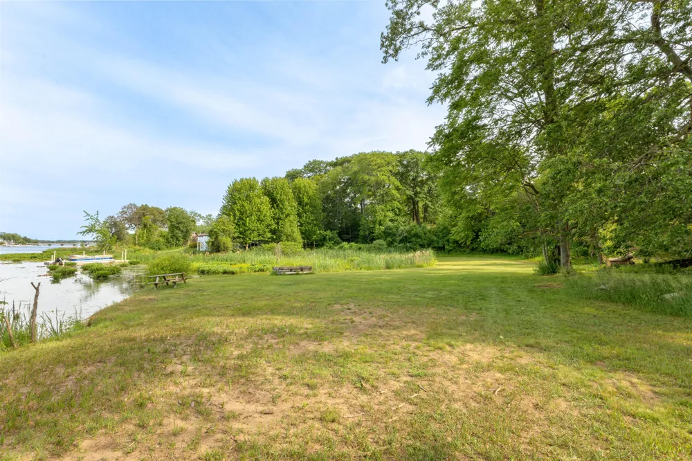 17097 Roosevelt Road Ferrysburg City, MI 49456