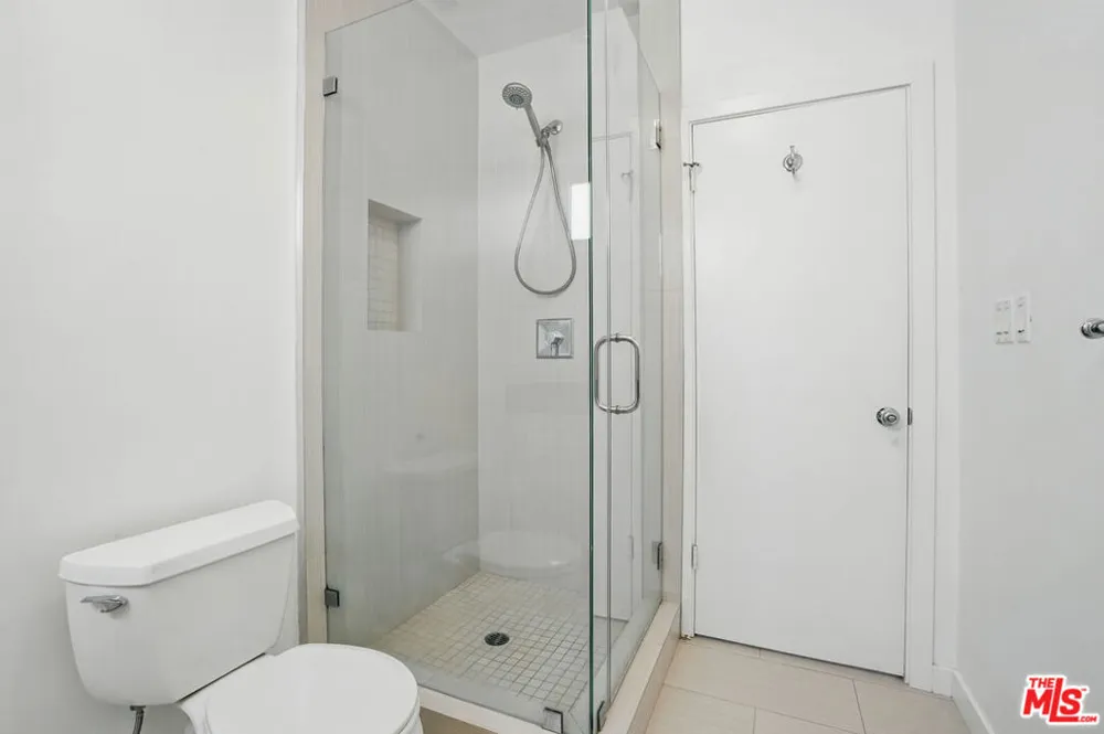 930 3rd Street #303 Santa Monica, CA 90403