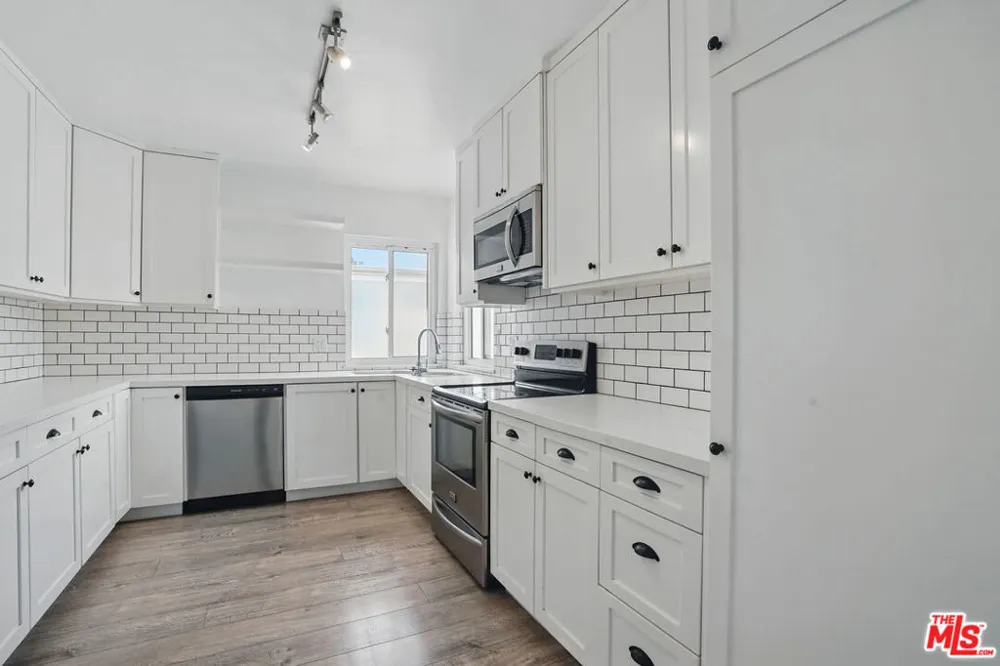 930 3rd Street #303 Santa Monica, CA 90403